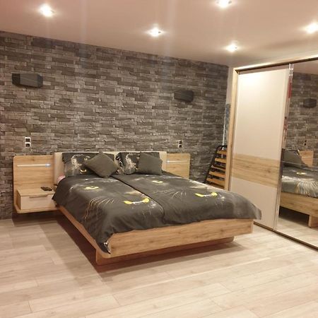 Room Petra In Centertown Сен Екстериор снимка