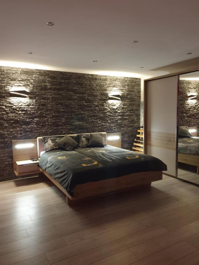 Room Petra In Centertown Сен Екстериор снимка