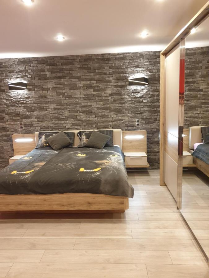 Room Petra In Centertown Сен Екстериор снимка