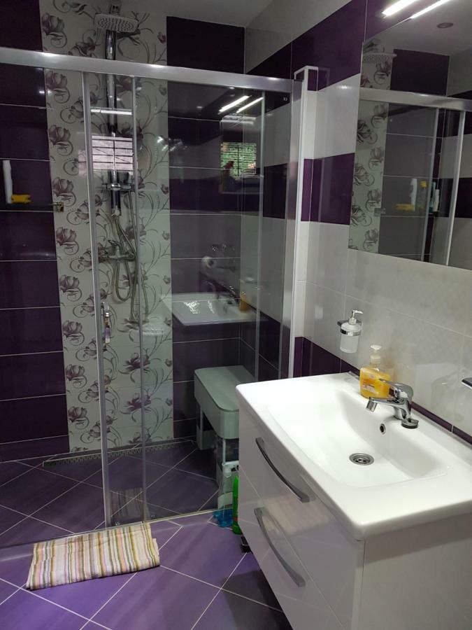 Room Petra In Centertown Сен Екстериор снимка