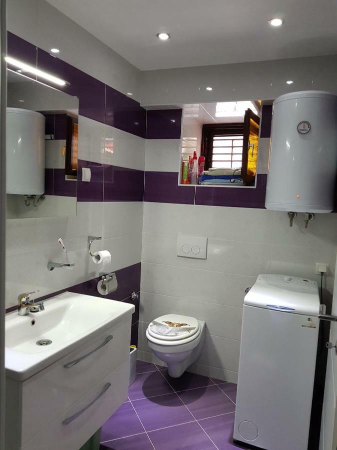Room Petra In Centertown Сен Екстериор снимка
